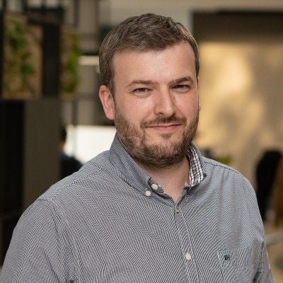 Adrián Martínez Navarro - Главный Операционный Директор (COO)